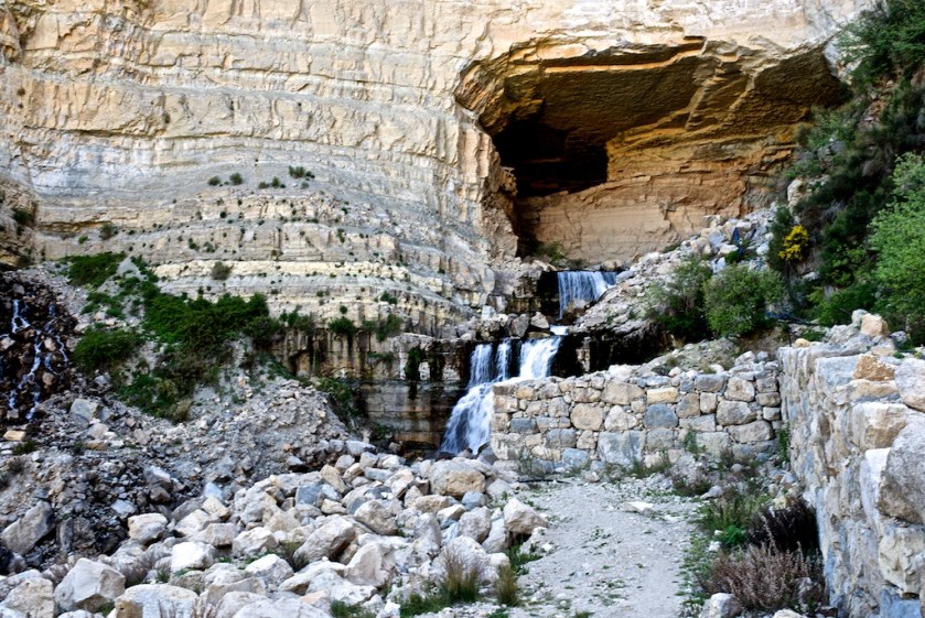 Afqa Grotte